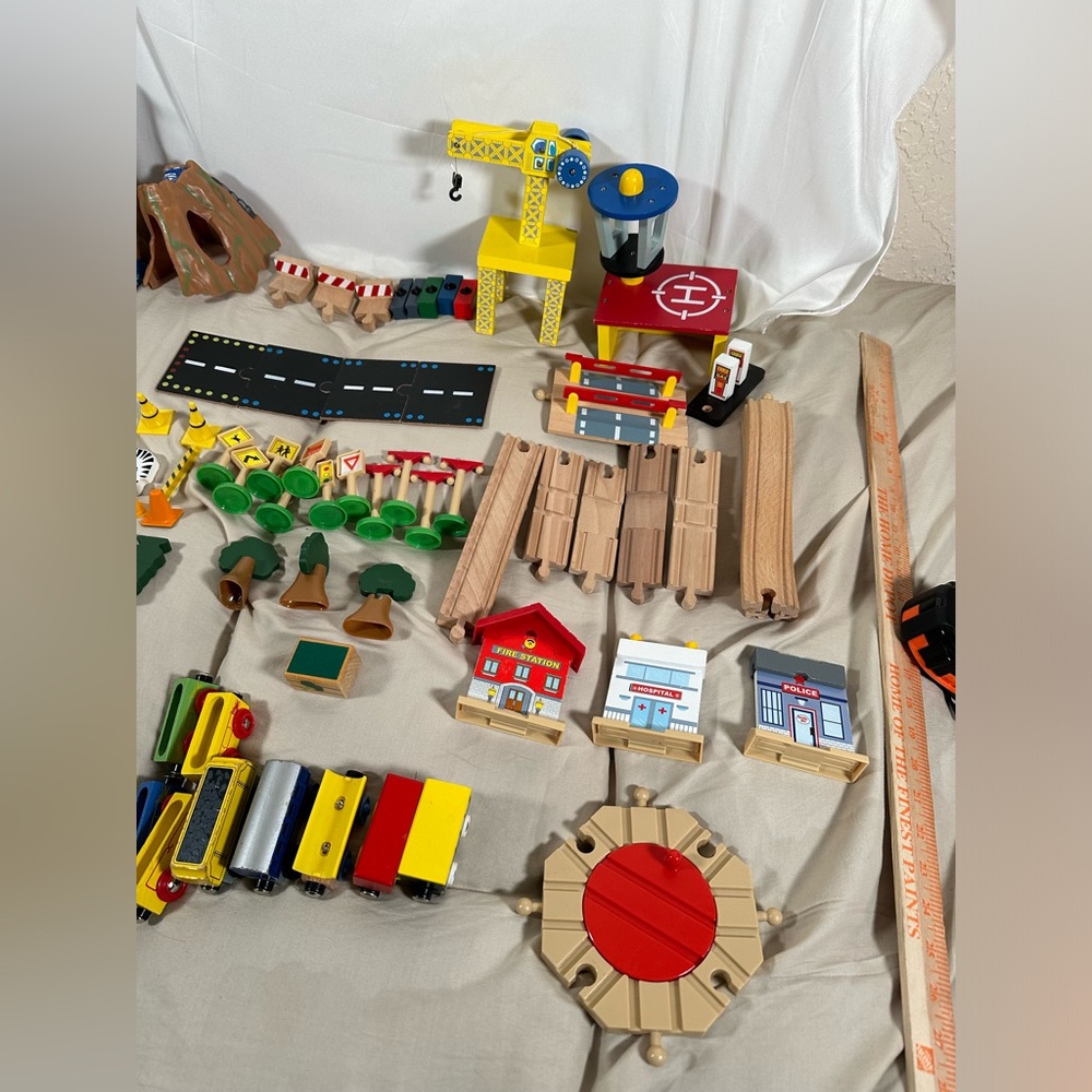 Kid Kraft Wooden Train Set With Extras Mini City Loader Railway